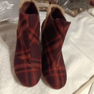 TOMS Kelsey plaid wedge bootie with a wool blend upper and shearling trim 8.5